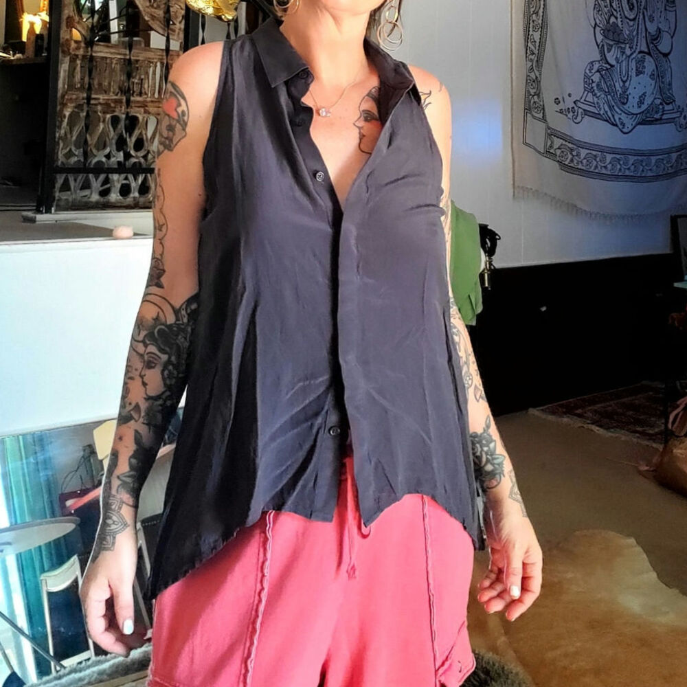 Acrobat 100% silk sleeveless collared button down woman's blouse black high lo M